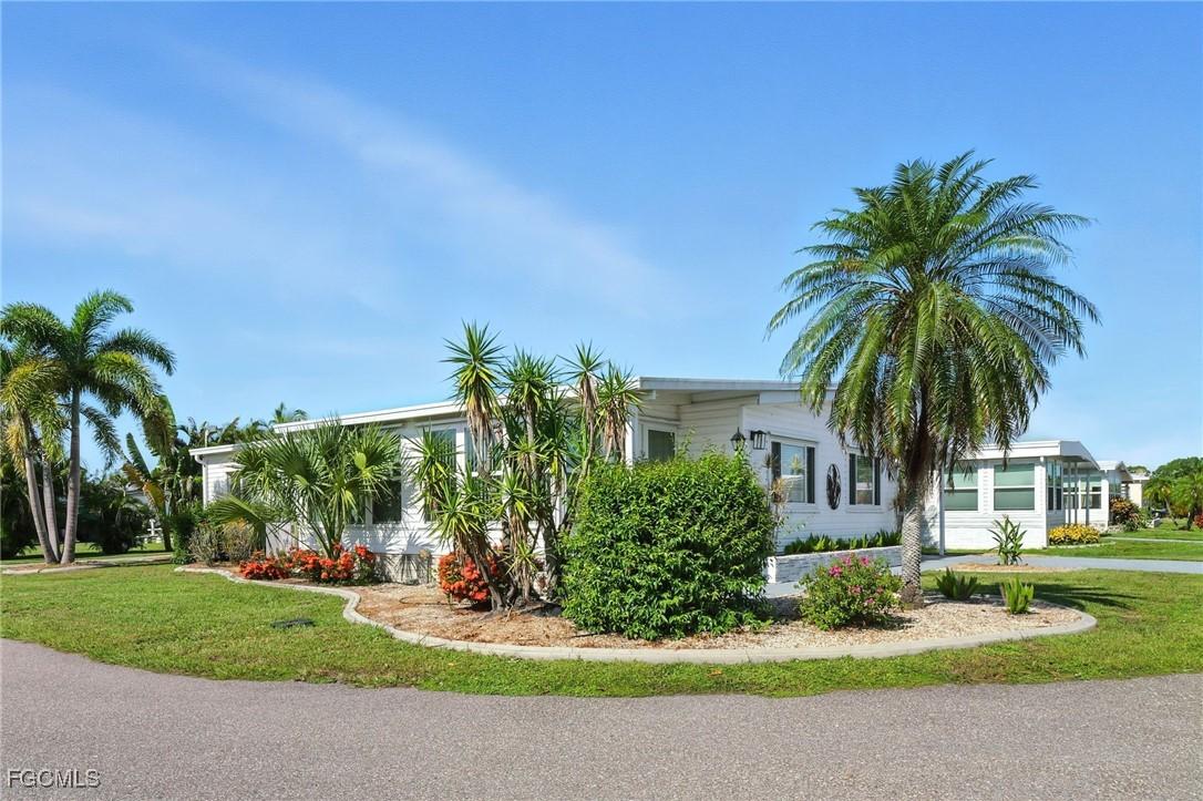 5672 Captain John Smith Loop, North Fort Myers, FL 33917