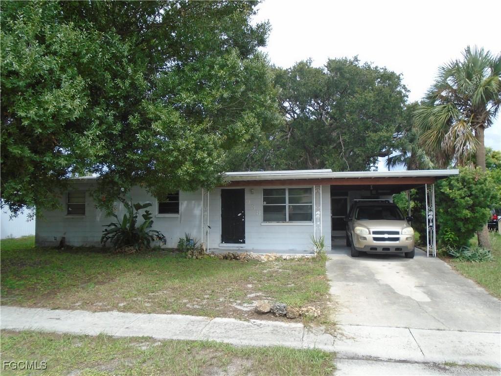 938 Tropical Palm Ave., North Fort Myers, FL 33903