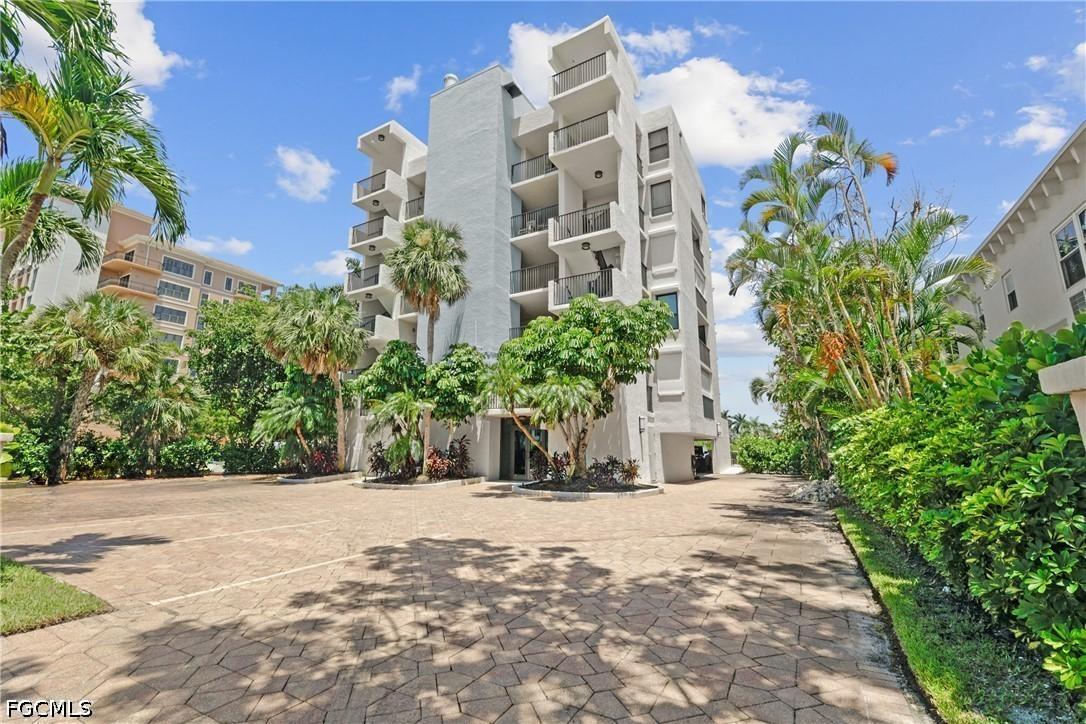 10562 Gulf Shore Dr. #101/102, Naples, FL 34108