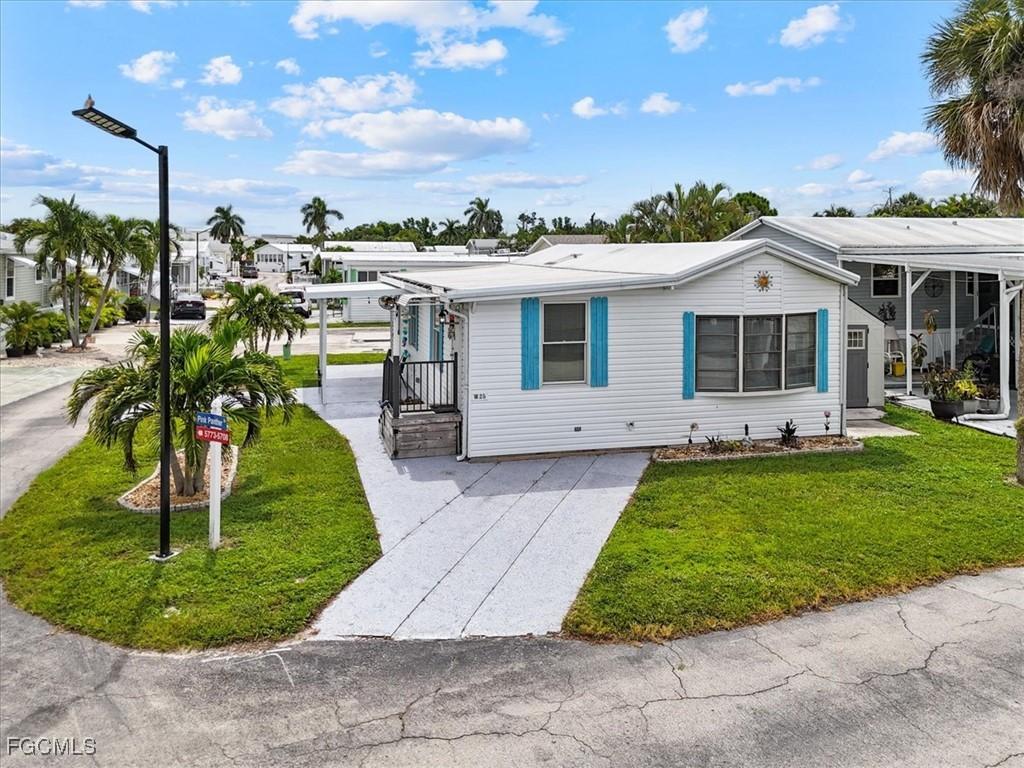 5773 Pink Panther Dr., Fort Myers, FL 33908