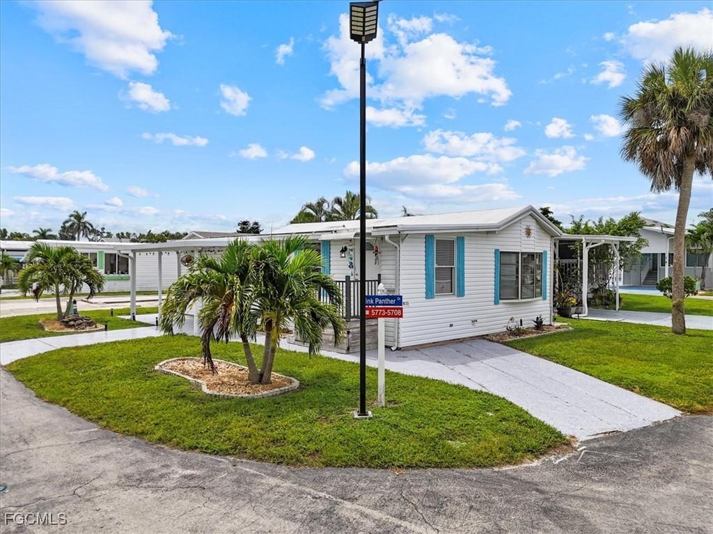 5773 Pink Panther Dr., Fort Myers, FL 33908
