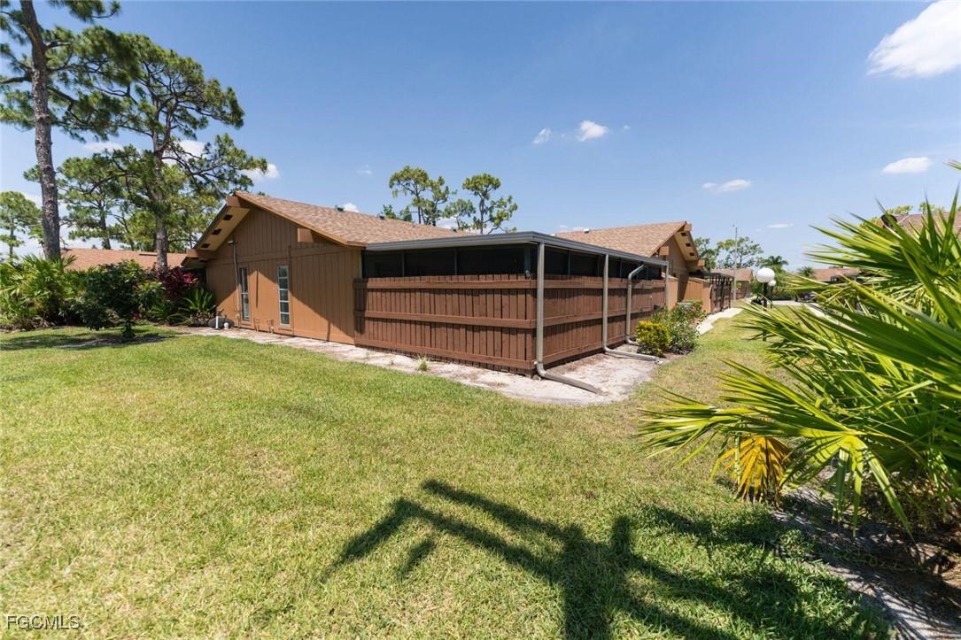 5620 Foxlake Dr., North Fort Myers, FL 33917