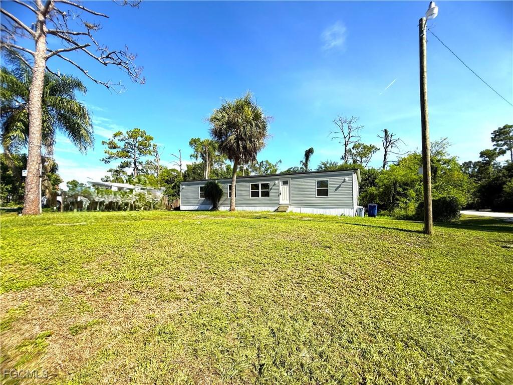 1982 Laurel Ln., North Fort Myers, FL 33917