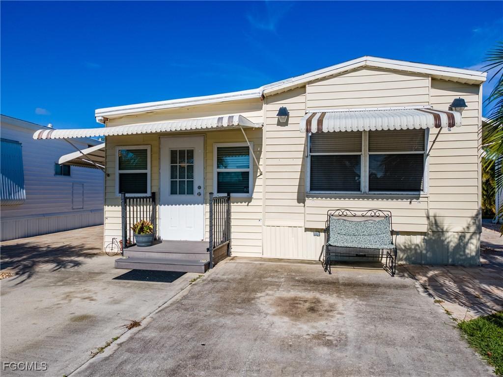 221 Caravan Cir., North Fort Myers, FL 33903
