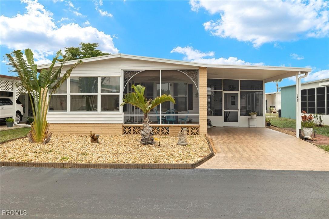 788 Roses Ln., North Fort Myers, FL 33917