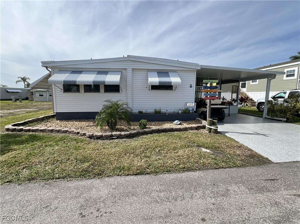 290 Valencia Dr., Fort Myers, FL 33905