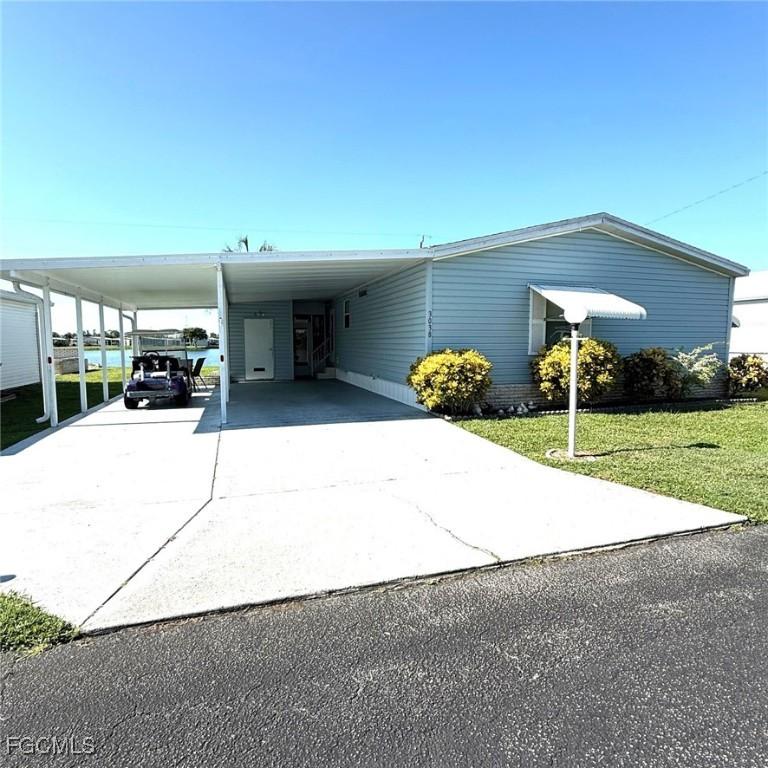 3038 Artesian Ln., North Fort Myers, FL 33917