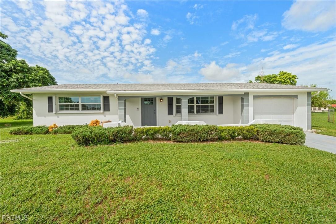 230 Highview Ave., Lehigh Acres, FL 33936