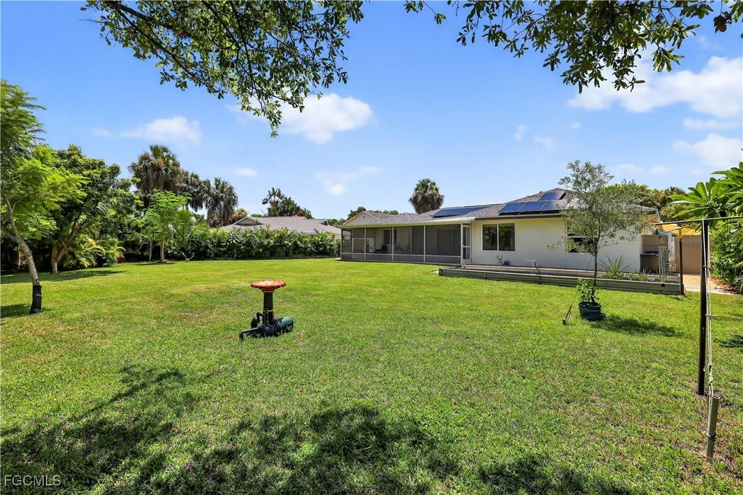 2096 Lochmoor Cir., North Fort Myers, FL 33903