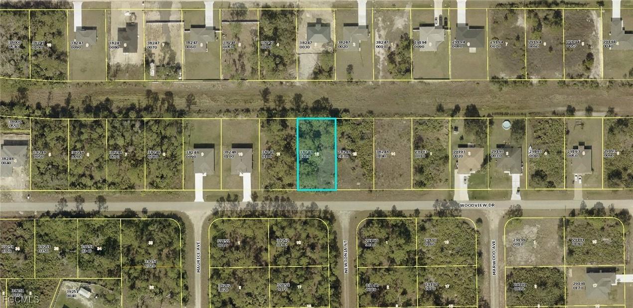 562 Woodview Dr., Lehigh Acres, FL 33972