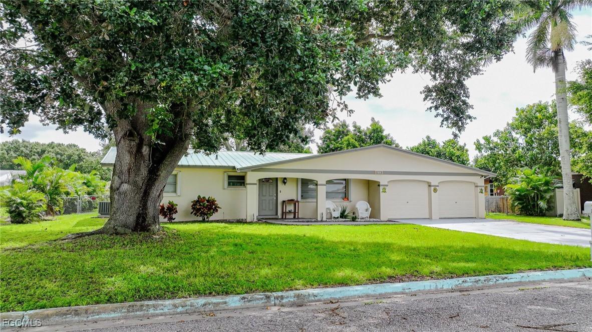 213 Jayview Ave., Lehigh Acres, FL 33936