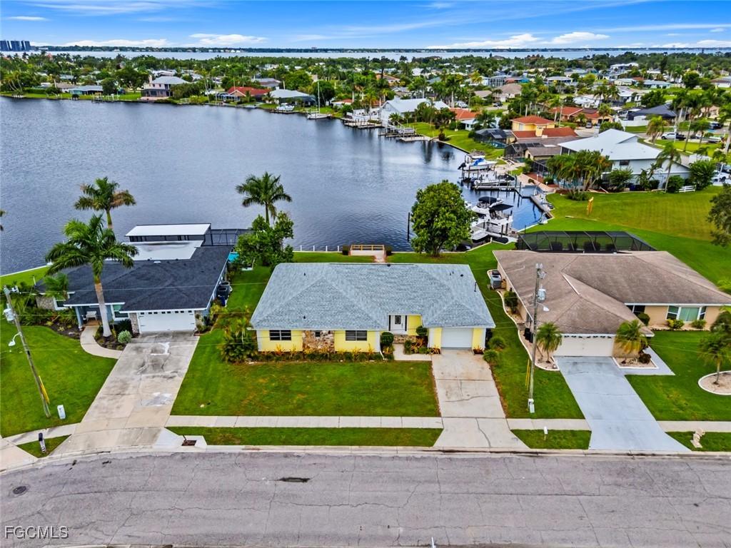 4520 Vinsetta Ave., North Fort Myers, FL 33903