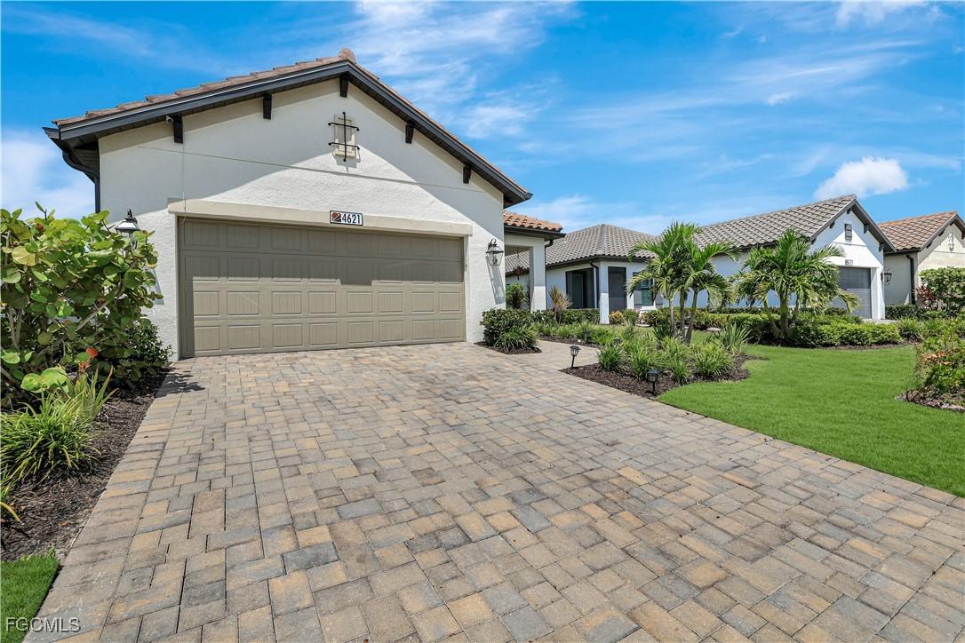 4621 Centaurus Cir., Naples, FL 34120