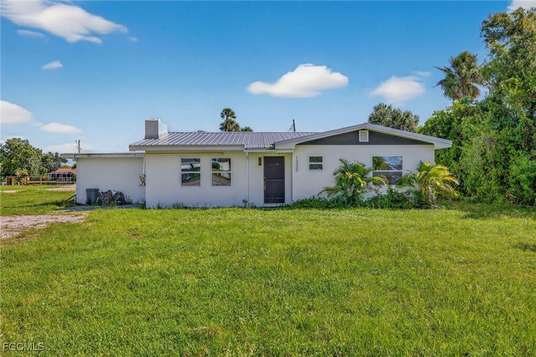 1300 Waite Dr., North Fort Myers, FL 33903