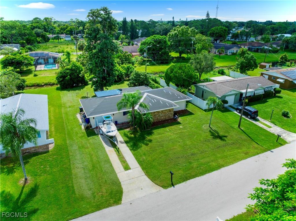 327 Allenwood Ave., Lehigh Acres, FL 33936