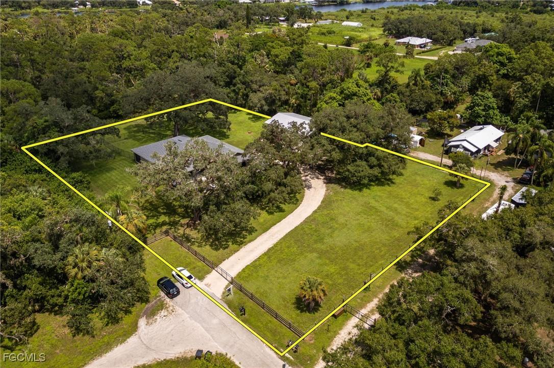 2391 Lippincott Rd., Alva, FL 33920
