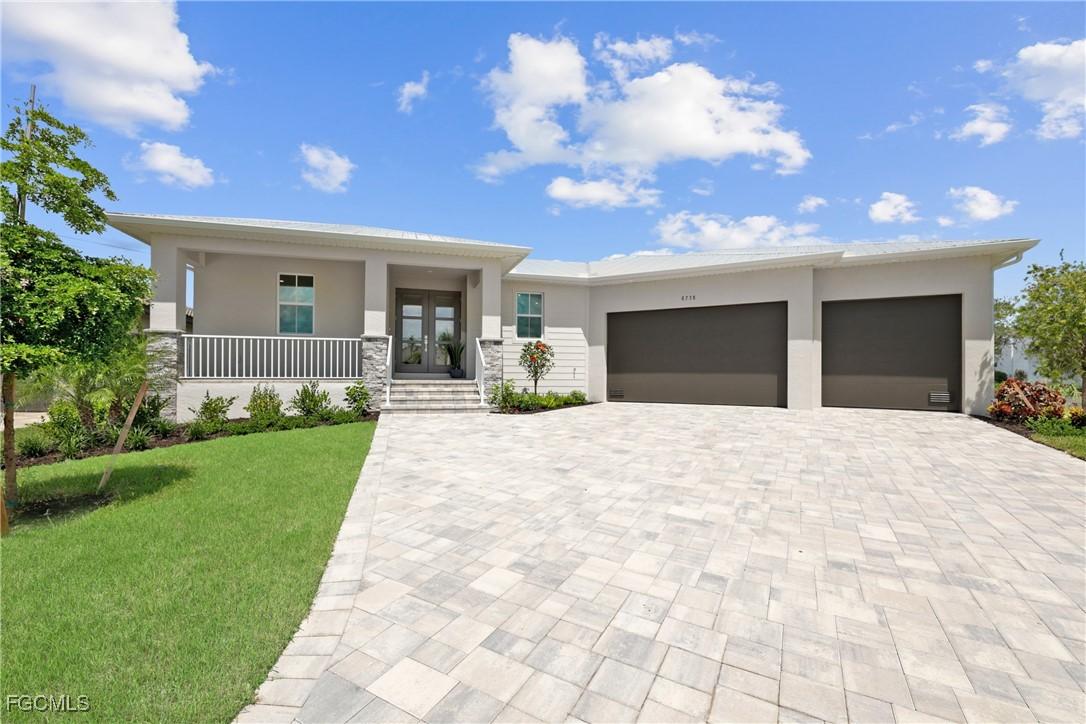 8738 Lakefront Ct., Fort Myers, FL 33908
