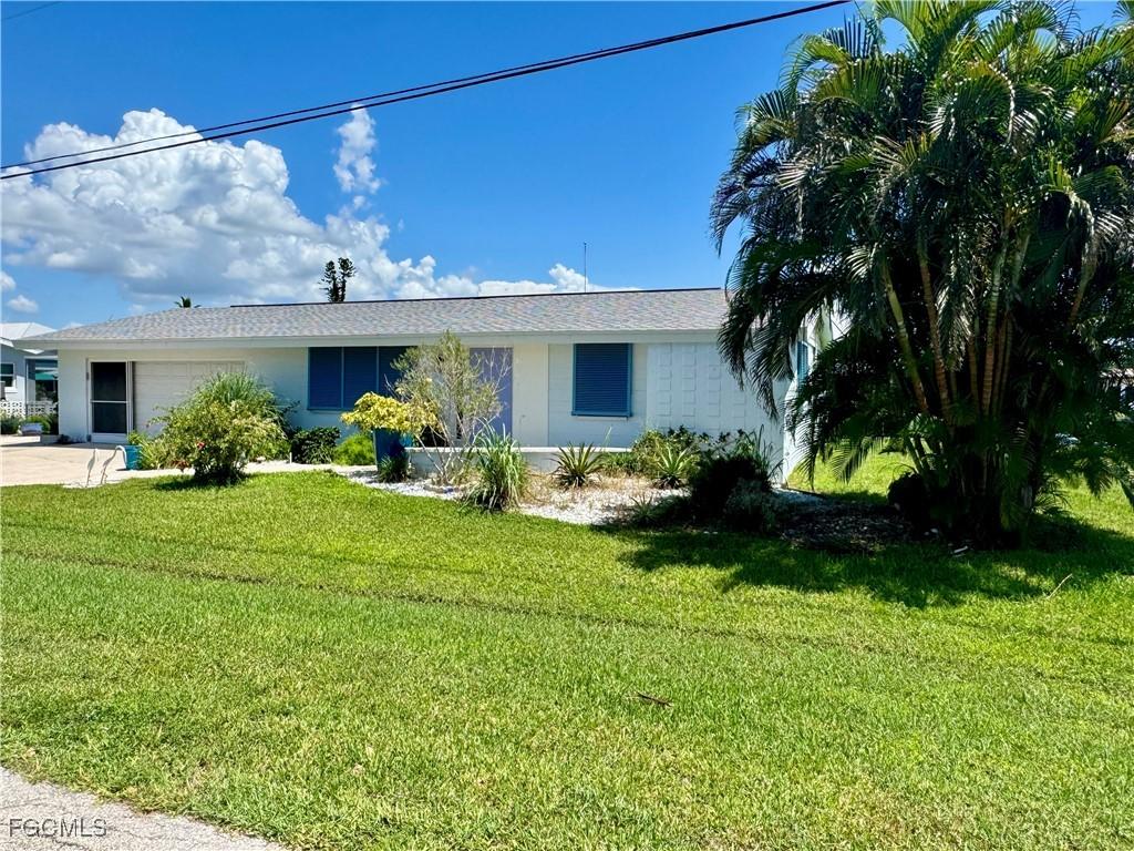 2703 Clyde St., Matlacha, FL 33993