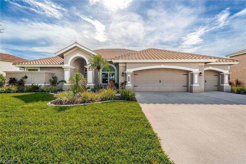 2201 Oxford Ridge Cir., Lehigh Acres, FL 33973