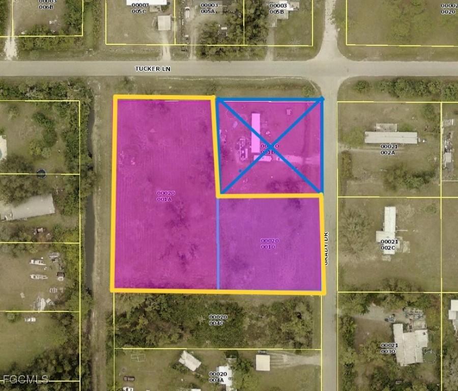 2377 Tucker Ln., North Fort Myers, FL 33917