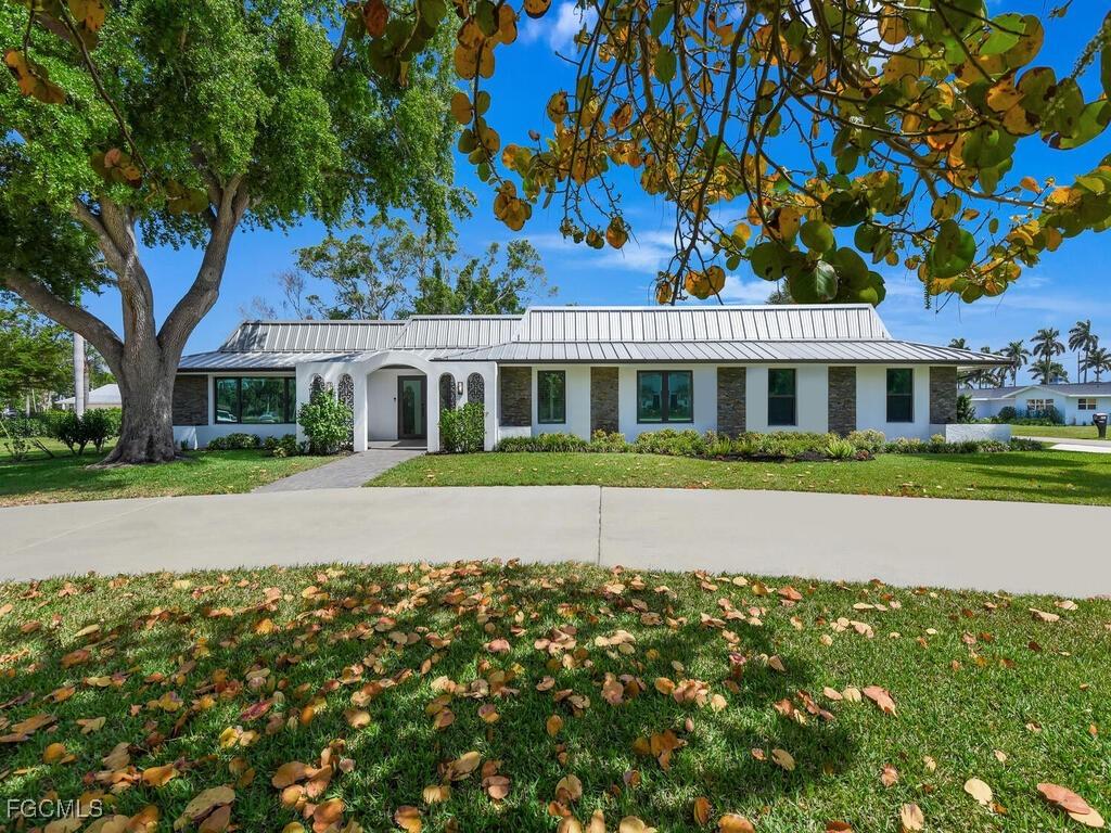 6923 Old Whiskey Creek Dr., Fort Myers, FL 33919