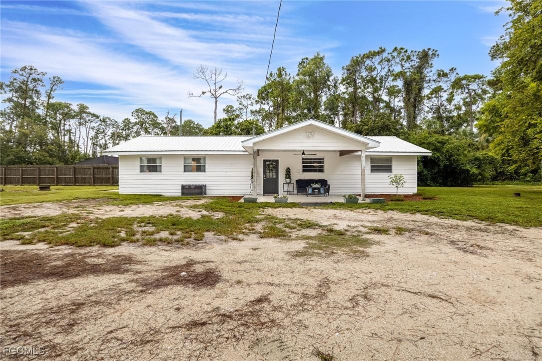 623 Captain Hendry Dr., Labelle, FL 33935