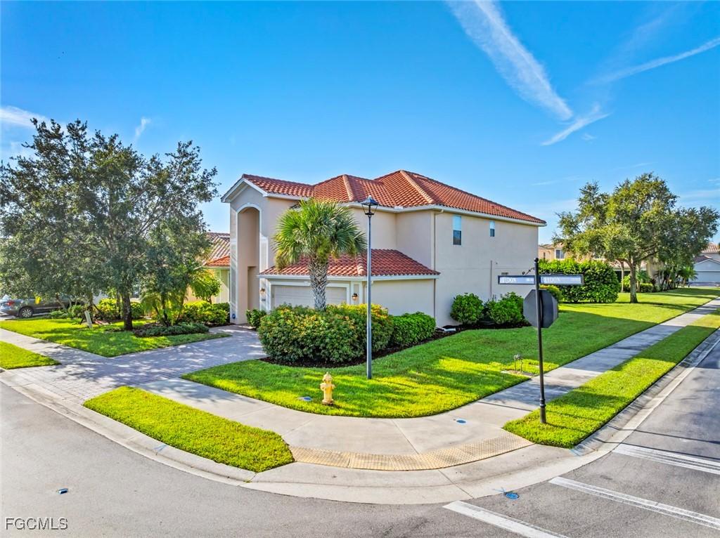 2330 Heydon Cir., Naples, FL 34120