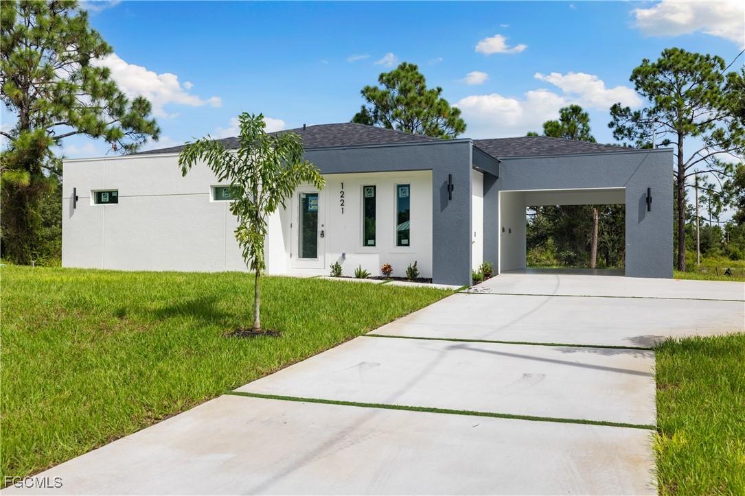 1221 Ederle St., Lehigh Acres, FL 33974