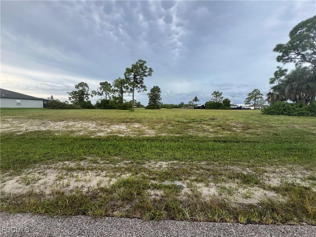 2710 NW 25th Ln., Cape Coral, FL 33993