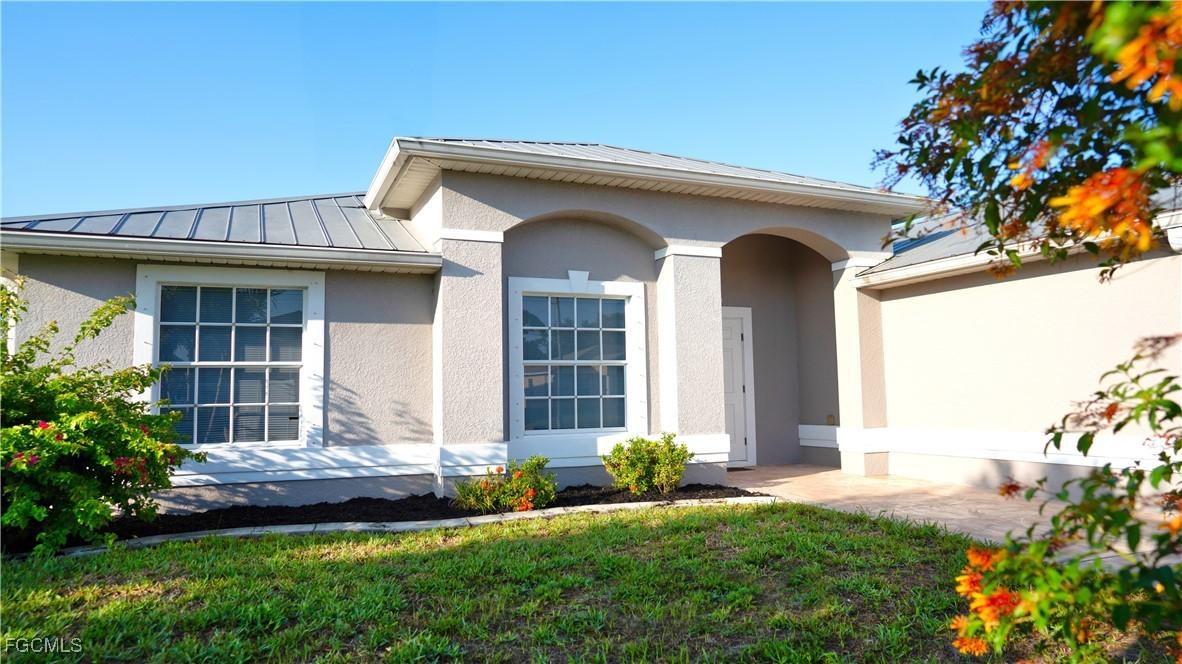 930 SW 37th Ter., Cape Coral, FL 33914