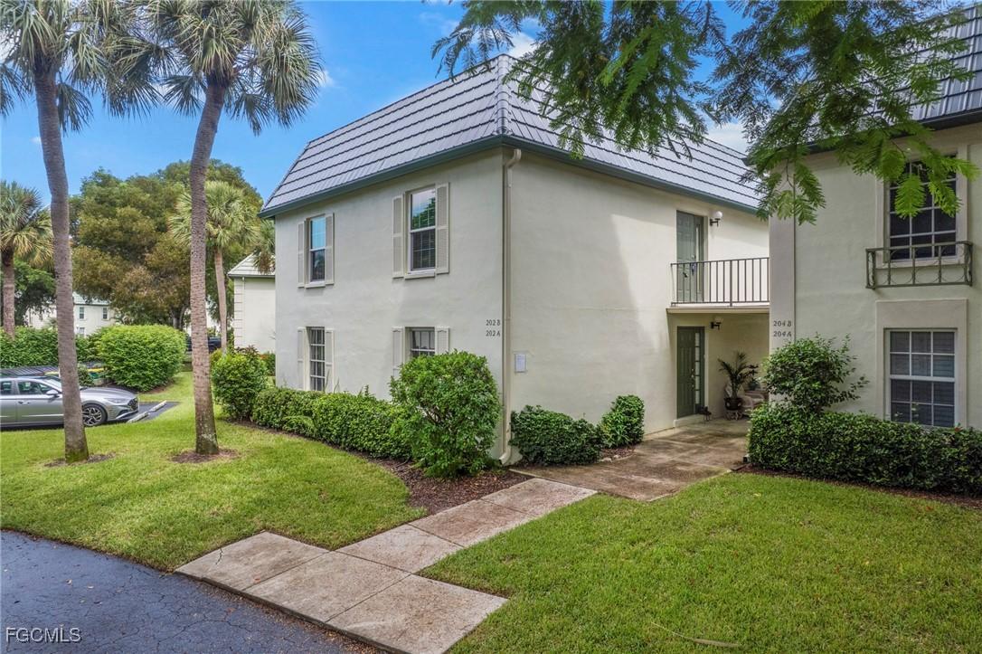 202 Bob O Link Way #202B, Naples, FL 34105