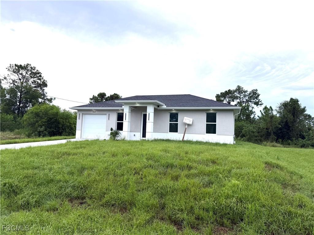 363 Hermosa Ave., Lehigh Acres, FL 33974