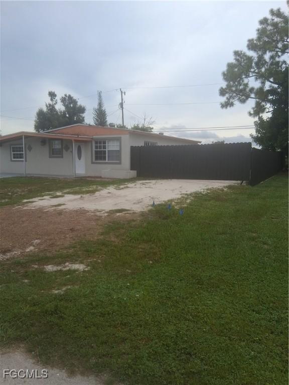 124 Apache St., Lehigh Acres, FL 33936