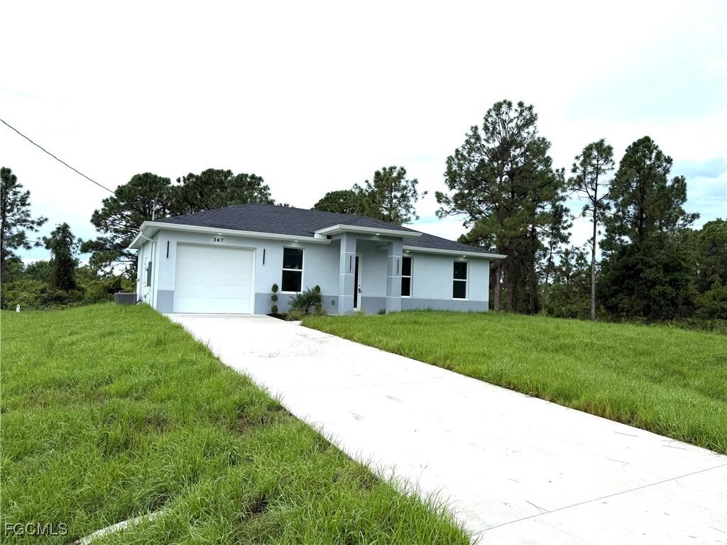 367 Hermosa Ave., Lehigh Acres, FL 33974