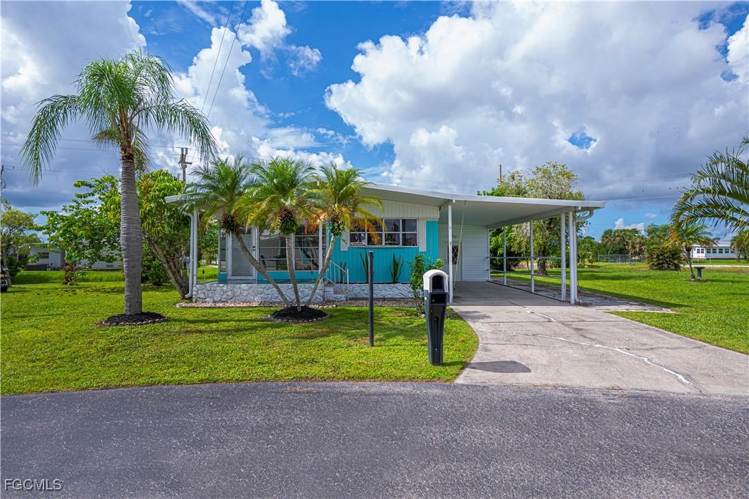 3204 Pluto Cir., North Fort Myers, FL 33903