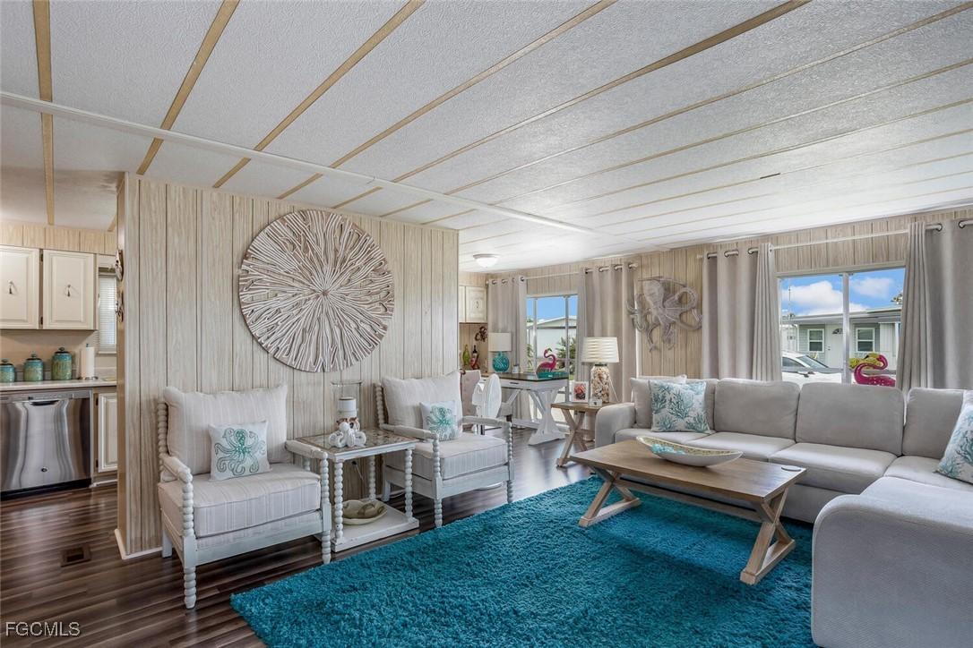 2782 Wedgewood Dr., North Fort Myers, FL 33917