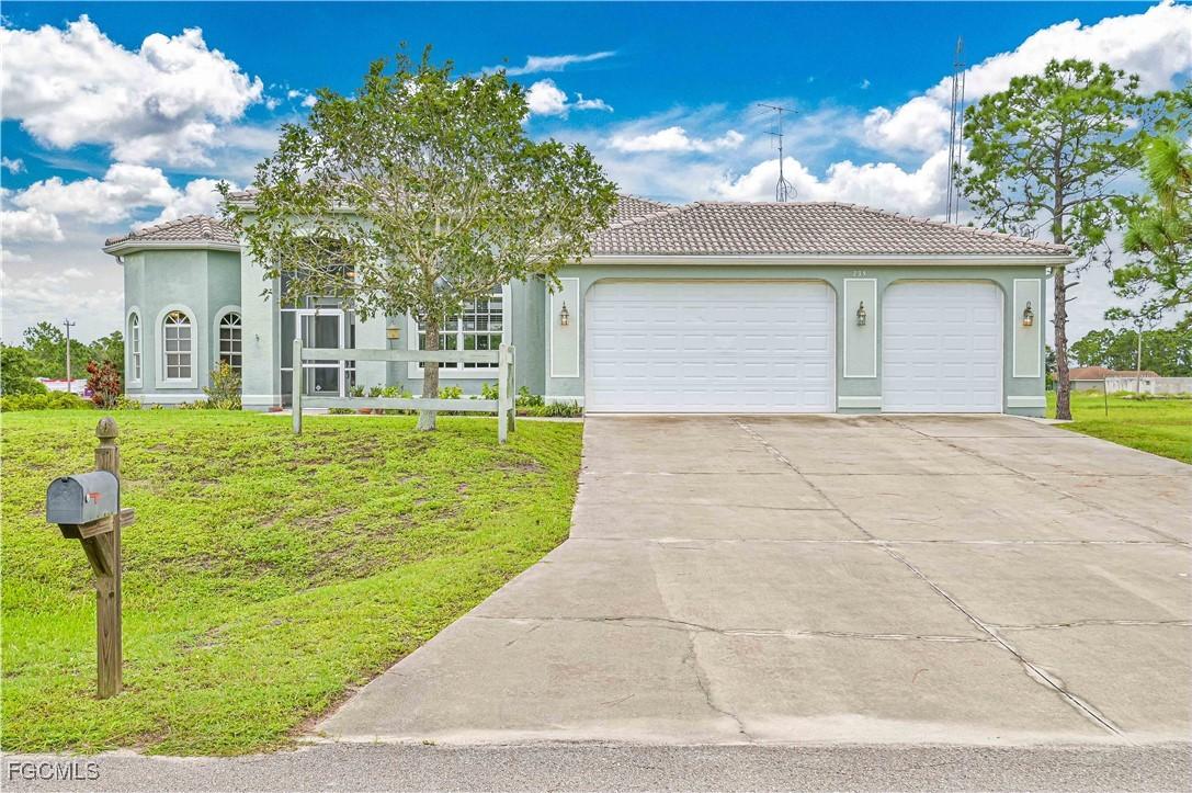 735 Troy Ave., Lehigh Acres, FL 33974