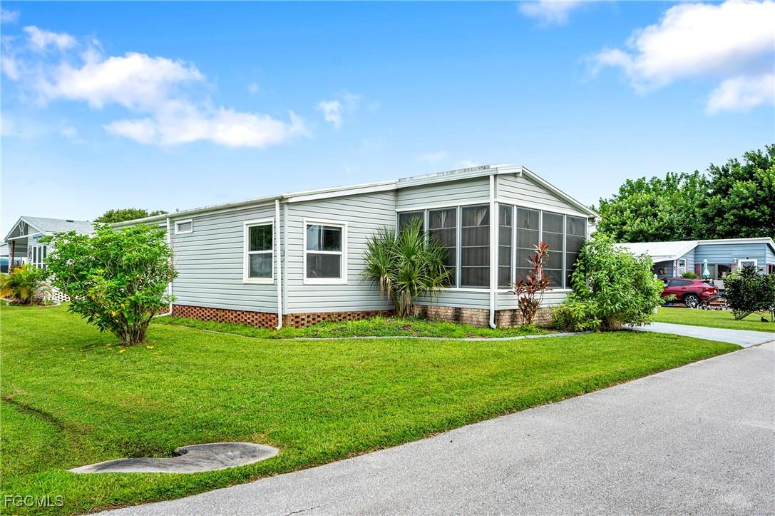 9849 Creekwood Ln., Fort Myers, FL 33905
