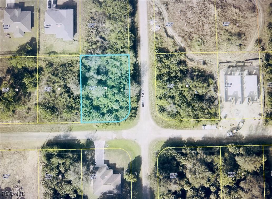 1229 Hillcrest St., Lehigh Acres, FL 33974