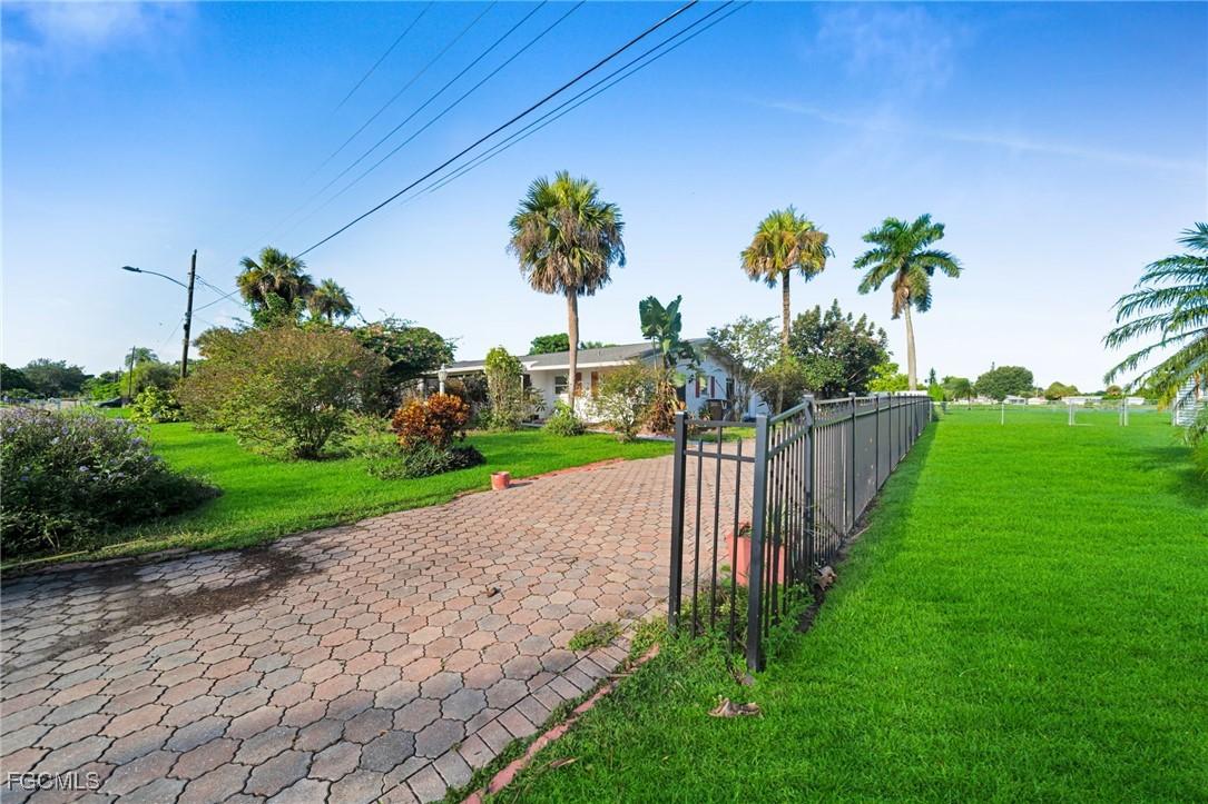 23 Lincoln Ave., Lehigh Acres, FL 33936