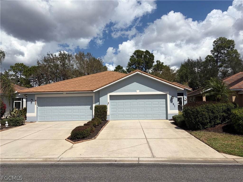 2261 Carnaby Ct., Lehigh Acres, FL 33973