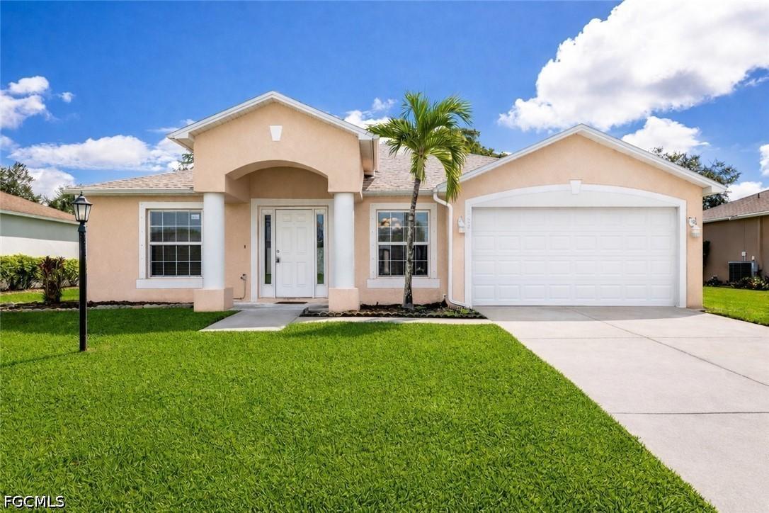 2720 Soaring Hawk Dr., Fort Myers, FL 33905