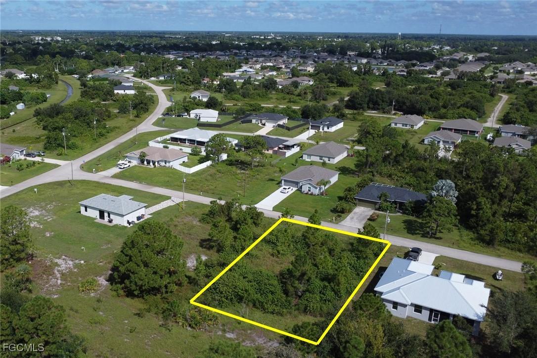436 Raymer St., Lehigh Acres, FL 33974