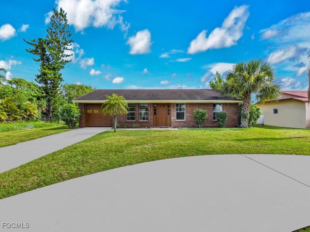 1313 Farmdale St., Lehigh Acres, FL 33936