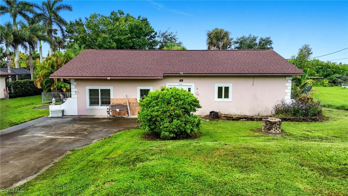 1261 Driftwood Dr., North Fort Myers, FL 33903