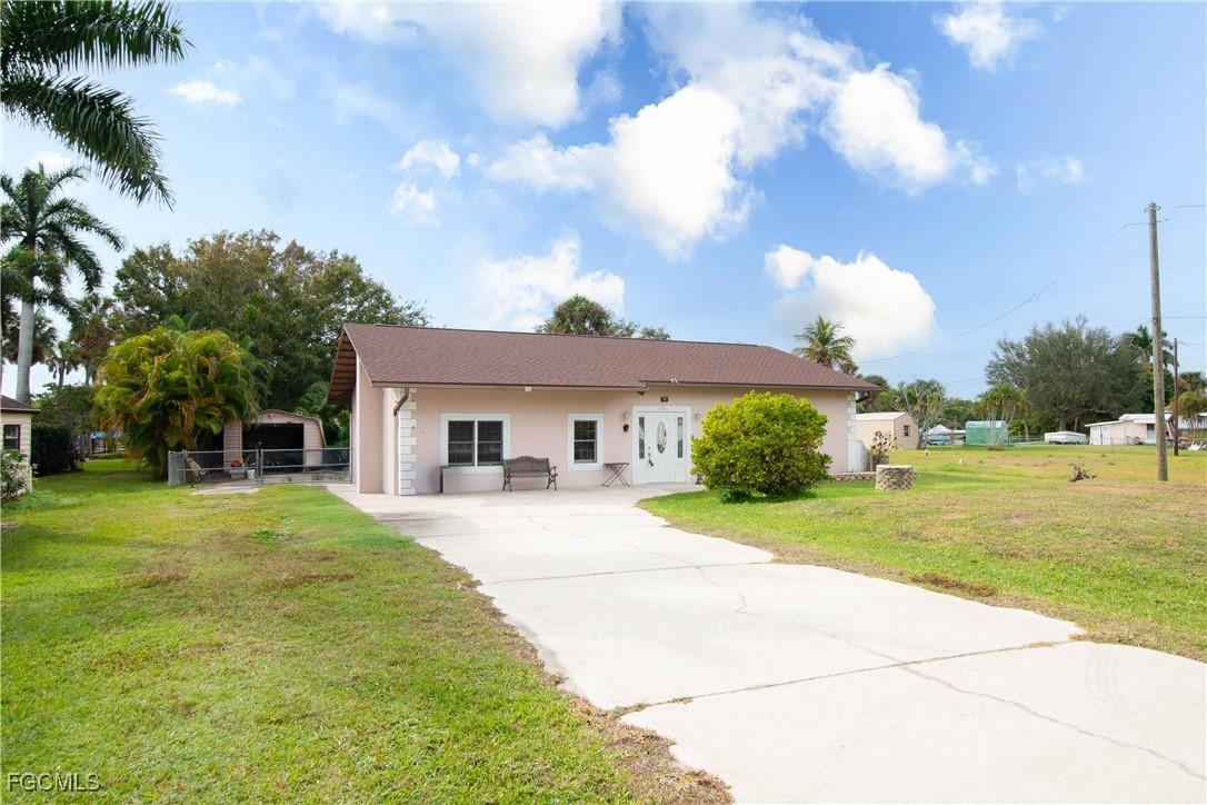 1261 Driftwood Dr., North Fort Myers, FL 33903
