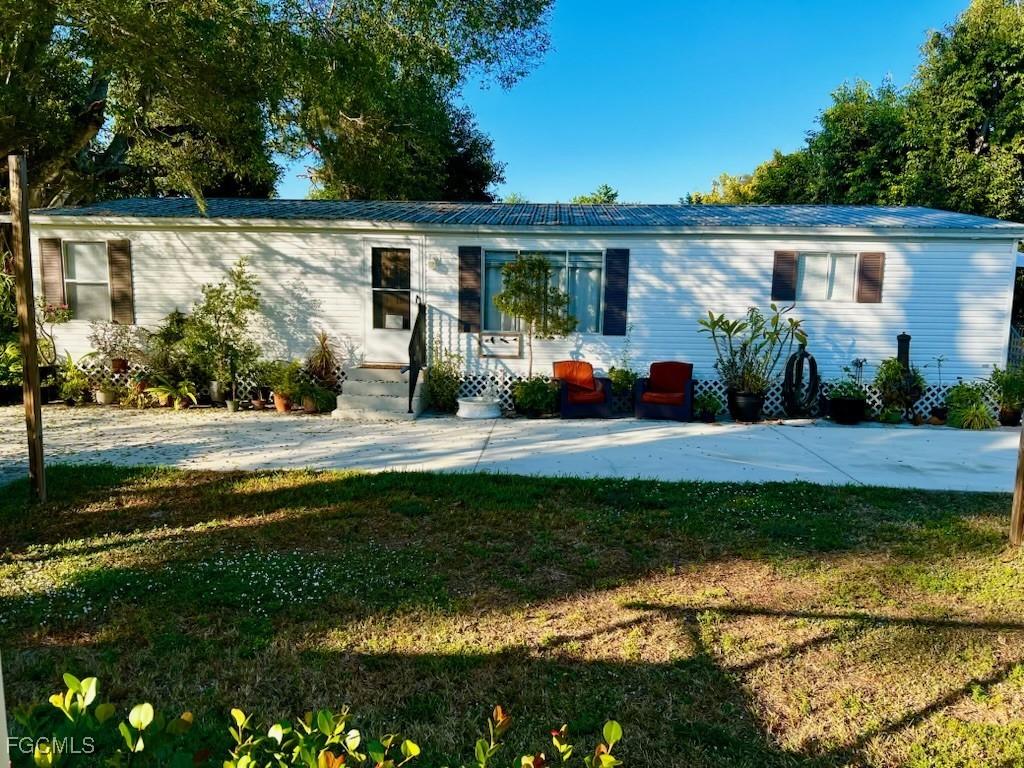 7623/7621 Breeze Dr., North Fort Myers, FL 33917