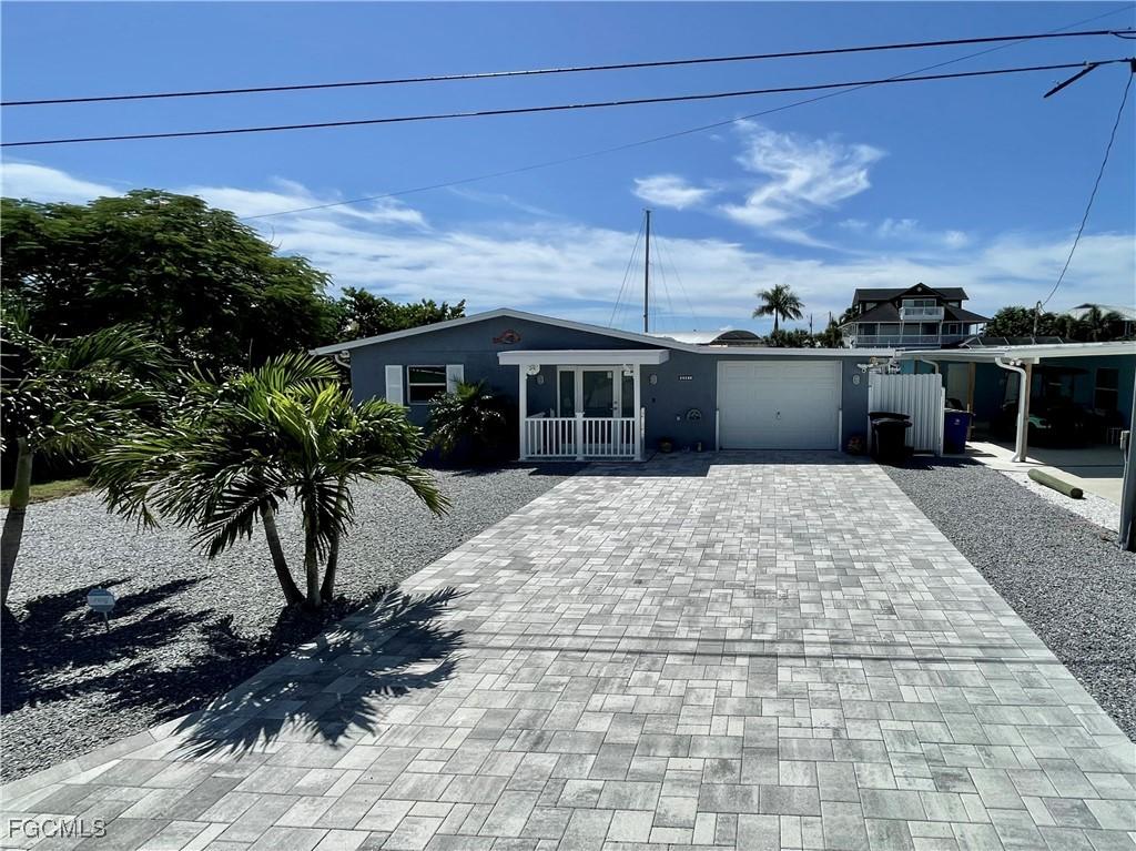 2351 Oleander St., St James City, FL 33956