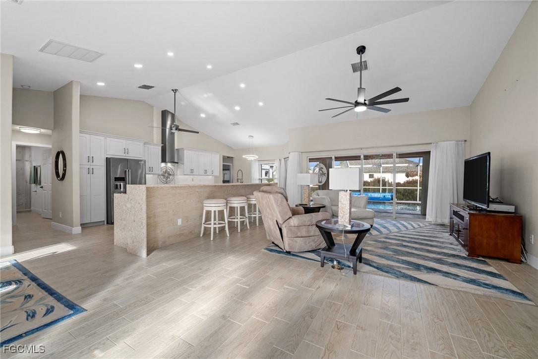 907 NW 38th Pl., Cape Coral, FL 33993