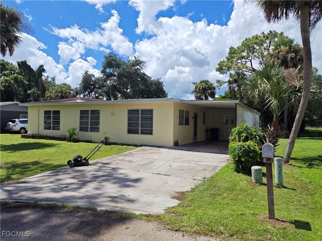 1819 Beachwood Dr., North Fort Myers, FL 33903
